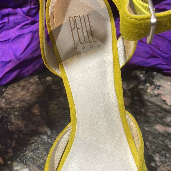 Gorgeous suede Chartruese platform heel , with a black and white platform!!! - Picture 3 of 6